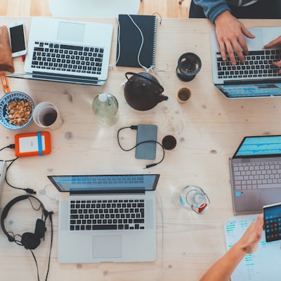 Kẹp Giấy Nhựa Nhiều Màu Hộp 50 chiếc